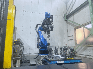 狭山工場に溶接ロボット設備導入。